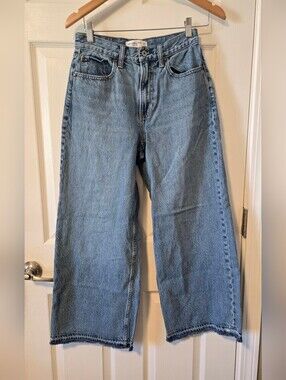 Abercrombie & Fitch High-Rise Wide Leg Light Wash Jeans-Size 26 Short